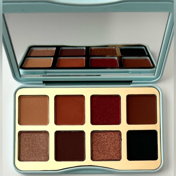 Too Faced Limited Edition Secret Santa Eyeshadow Palette - Picture 1 of 9